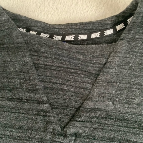 Nike Moisture Wicking T-Shirt - Picture 5 of 6